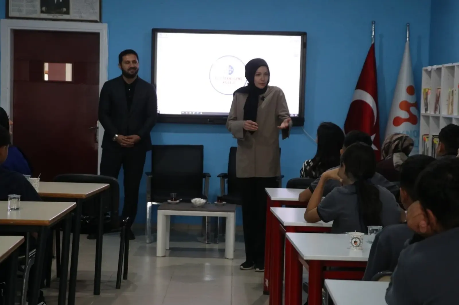 BETÜL TUĞBA MAVİ, TEKNO GENÇ KOLEJİ ÖĞRENCİLERİYLE BULUŞTU