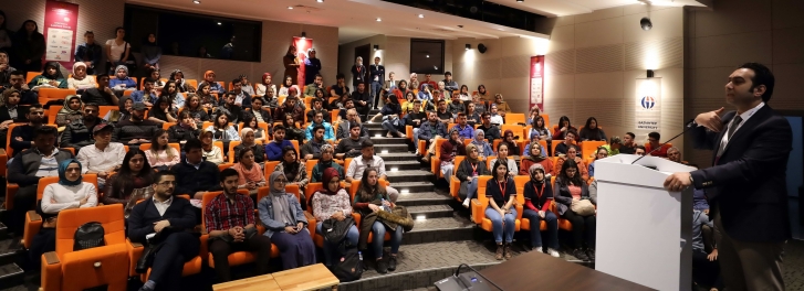 İpekyolu Kariyer Fuarı’nda Eğitim Yöneticisi TEDX Konuşmacısı Mehmet Uçar'dan ‘Kariyer Gelişiminde İletişimin Sonsuz Etkisi’ konulu konferans