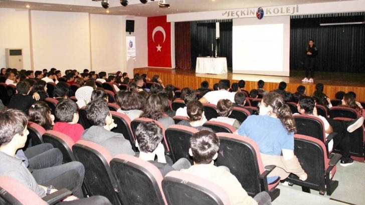 SEÇKİN KOLEJİNDE LİSE ÖĞRENCİLERİNE YÖNELİK GÜVENLİ İNTERNET KULLANIMI VE BİLİŞİM SUÇLARI SEMİNERİ