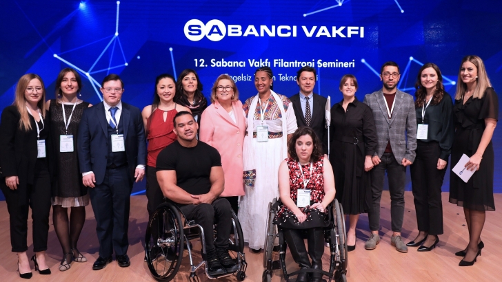 GÖRME ENGELLİ VE ALZHEIMER HASTASI BİREYLER İÇİN GELİŞTİRİLEN ROBOTLAR BÜYÜK İLGİ GÖRDÜ