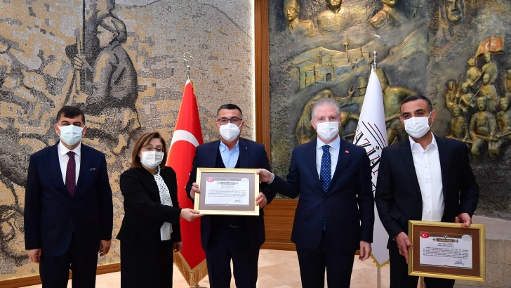 YENİ YILIN İLK PROTOKOLÜ 100. YILDA 100 HAYIRSEVER KAMPANYASI KAPSAMINDA EĞİTİM ALANINDA İMZALANDI