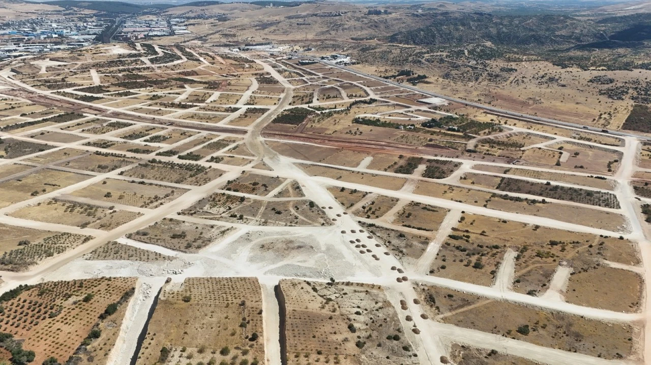 ŞEHİTKÂMİL’DEN KIRSAL MAHALLELERDE YOL ATAĞI