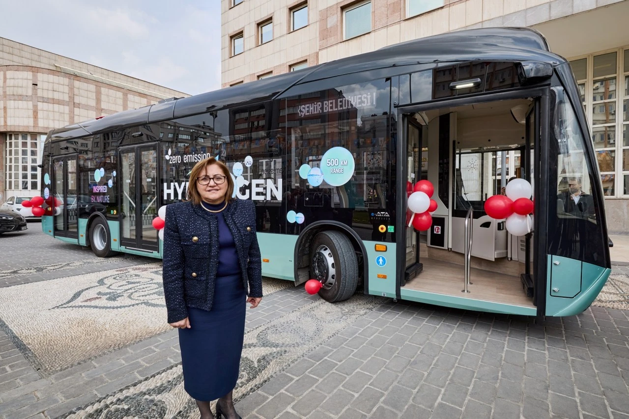 GAZİANTEP’TE ÇEVRECİ VE SÜRDÜRÜLEBİLİR ULAŞIM İÇİN TOPLU TAŞIMA FİLOSU YENİLENİYOR