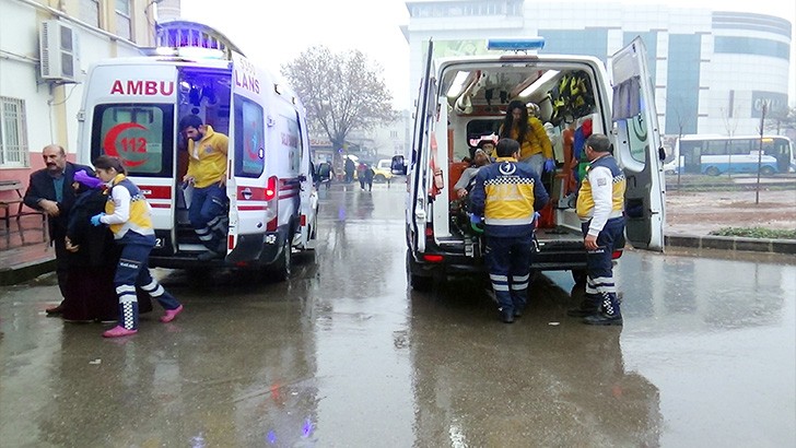 komşular anne ve 2 çocuğunu ölmekten son anda kurtardı