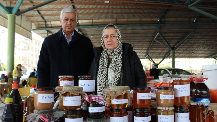 Gezmekten sıkılıp reçel işine girdiler, şimdi siparişe yetişemiyorlar