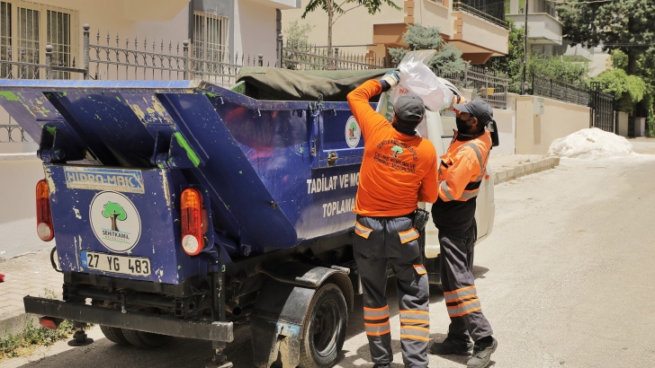 ENKAZ VE TADİLAT ATIKLARININ YÖNETİMİ ÖZENLE YAPILIYOR