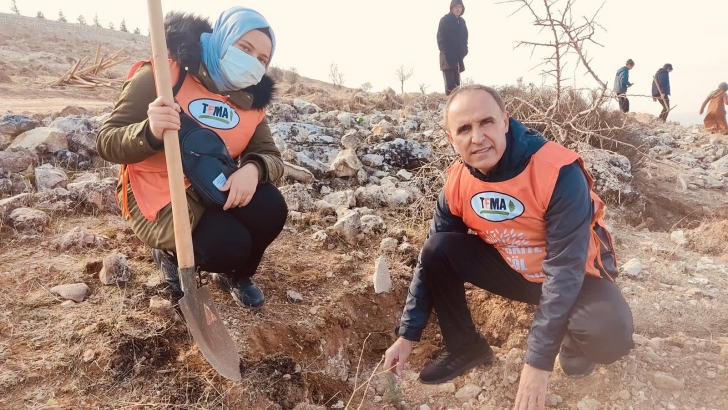 TEMA Vakfı Gaziantep Gönüllüleri  Toprak Erozyonuna Dikkat Çekmek İçin Fidan Diktiler